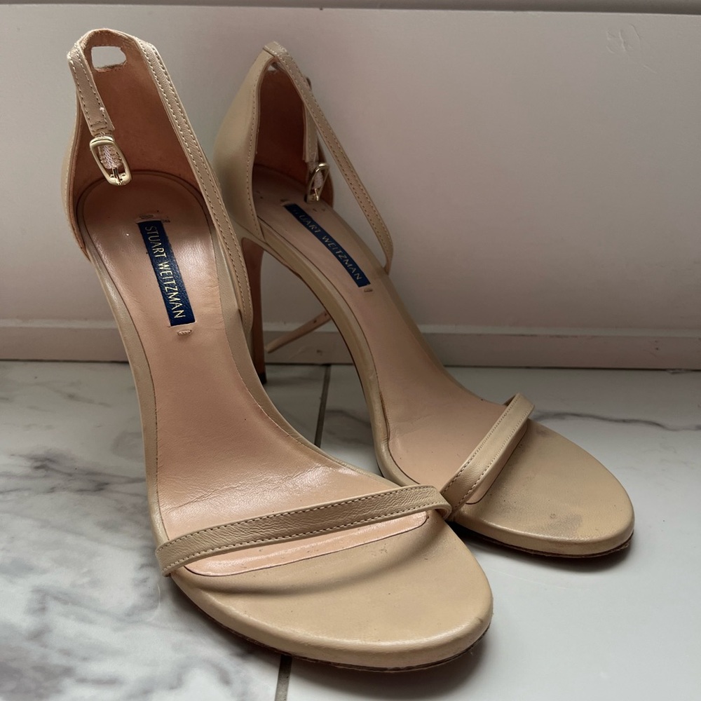Stuart Weitzman beige heel